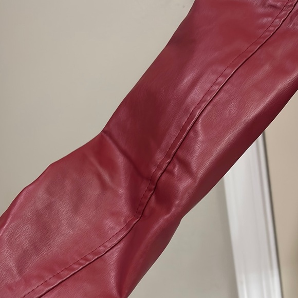 Elegant Burgundy Jacket for Women - Picture 4 of 4